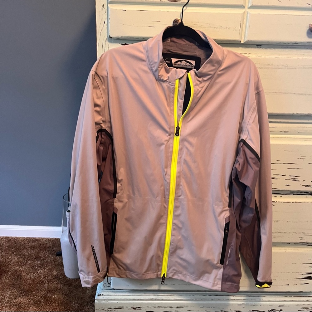 Sun Mountain Men’s Gray Golf Jacket. Water and Wind Proof. Size large.